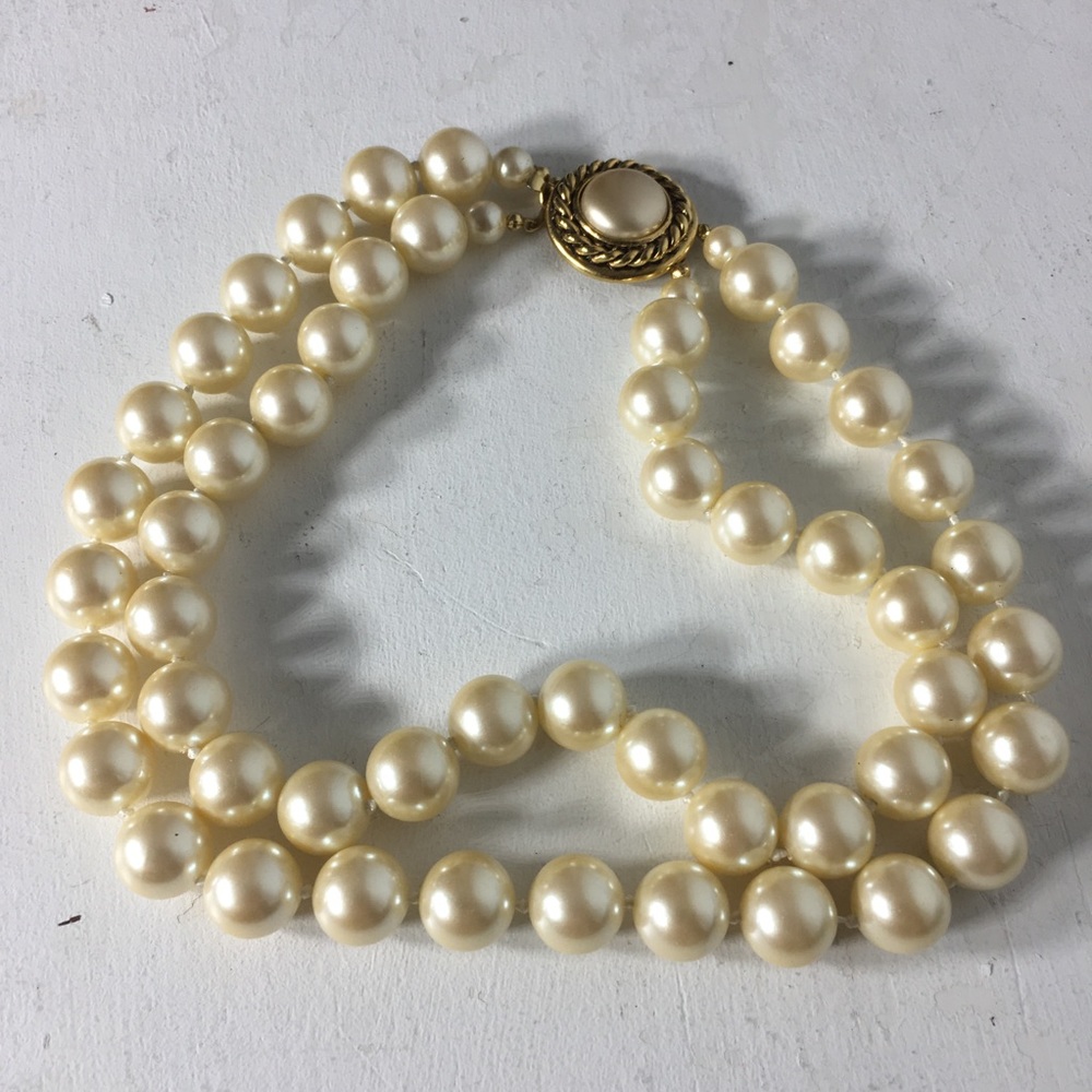 Vintage Carolee Faux Pearl Gold Tone Choker Necklace - Picture 6 of 16
